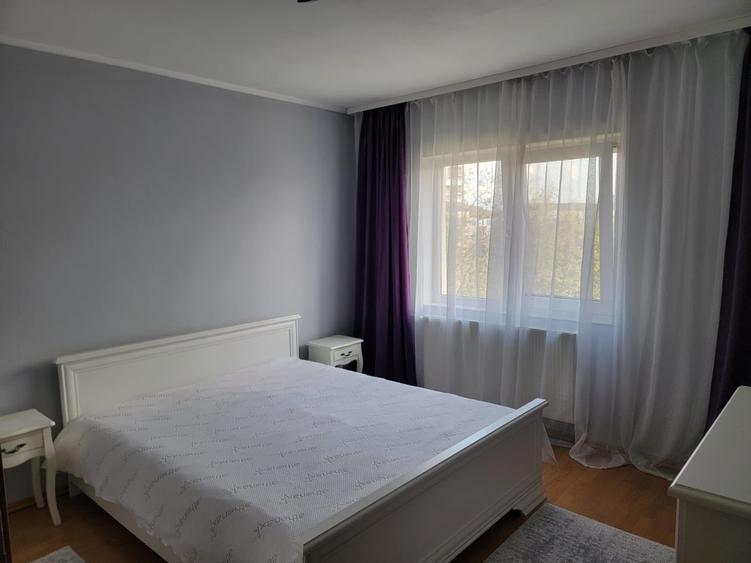 Apartament cu 3 camere decomandat în Nufărul