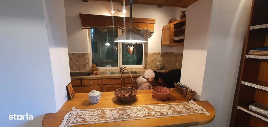 Casă cu 4 camere în Tomnatic
