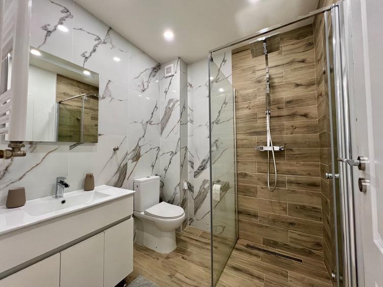 Apartament cu 4 camere decomandat, mobilat în Florești
