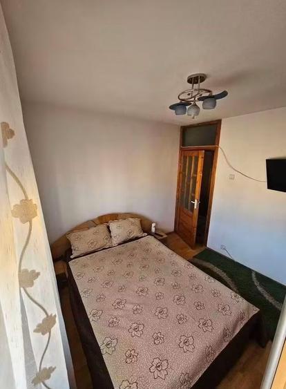 Apartament cu 2 camere decomandat în Romanești