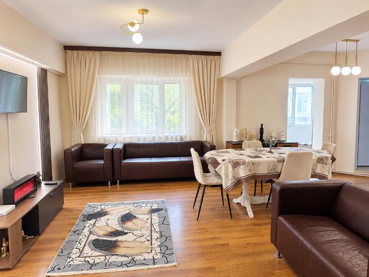 Apartament cu 3 camere decomandat, mobilat în Capitol