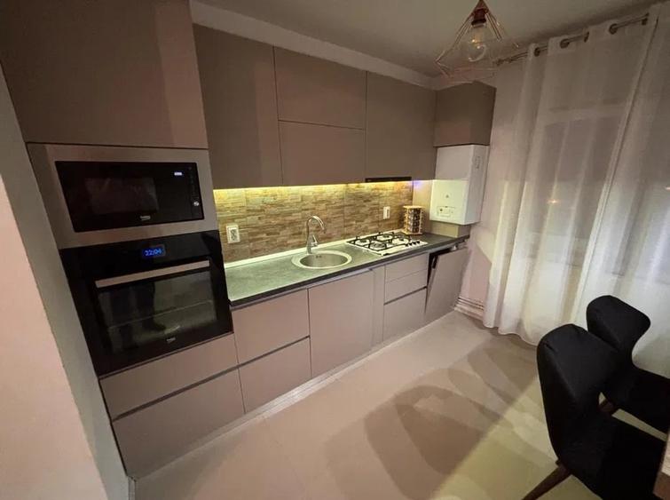 Apartament cu 2 camere decomandat în Plopilor