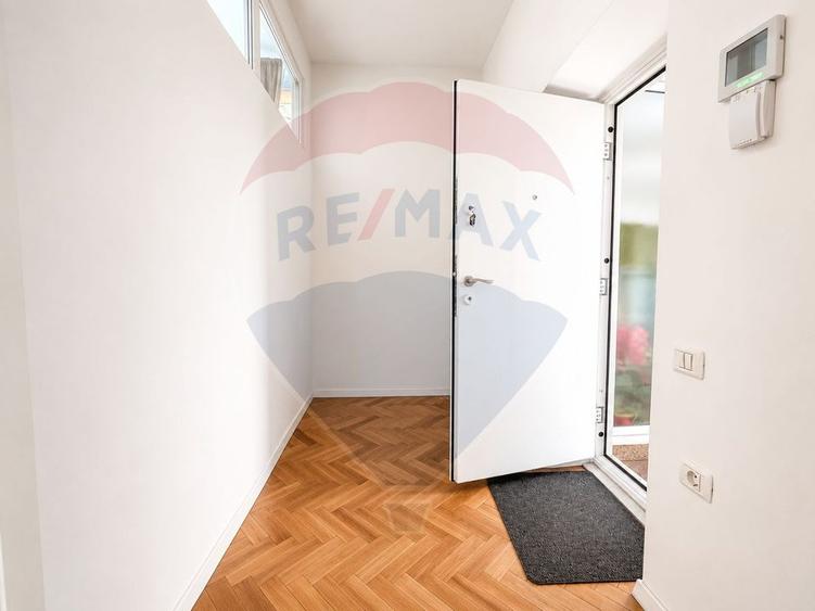 Apartament cu 4 camere decomandat în Central