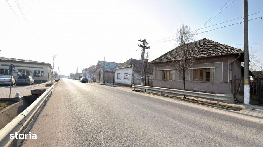 Casă cu 4 camere semidecomandat cu Teren 2948 Mp în Tiream