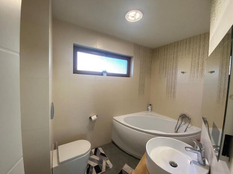 Casă individuală cu 5 camere cu Canalizare în Colonia Mică