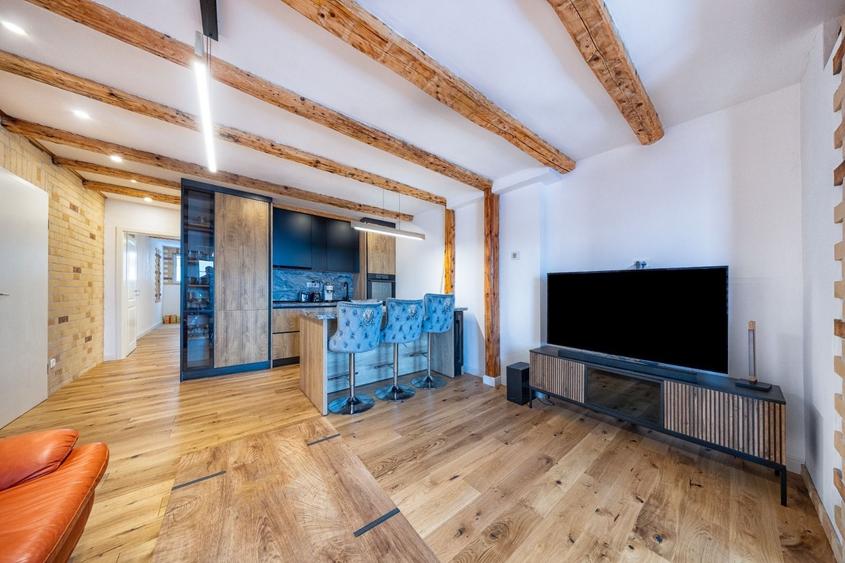 Apartament cu 2 camere decomandat, mobilat în Dealul Cetății