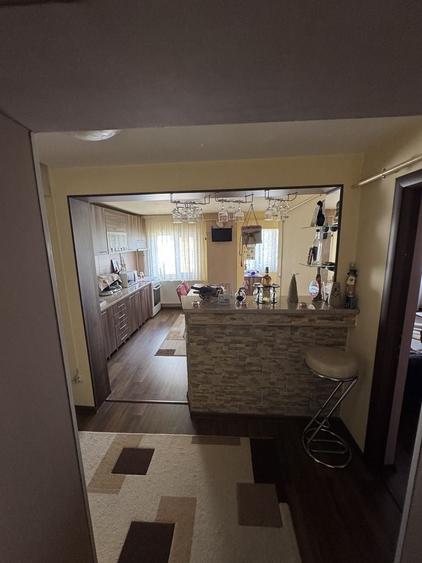 Apartament cu 3 camere decomandat în Giurgeni