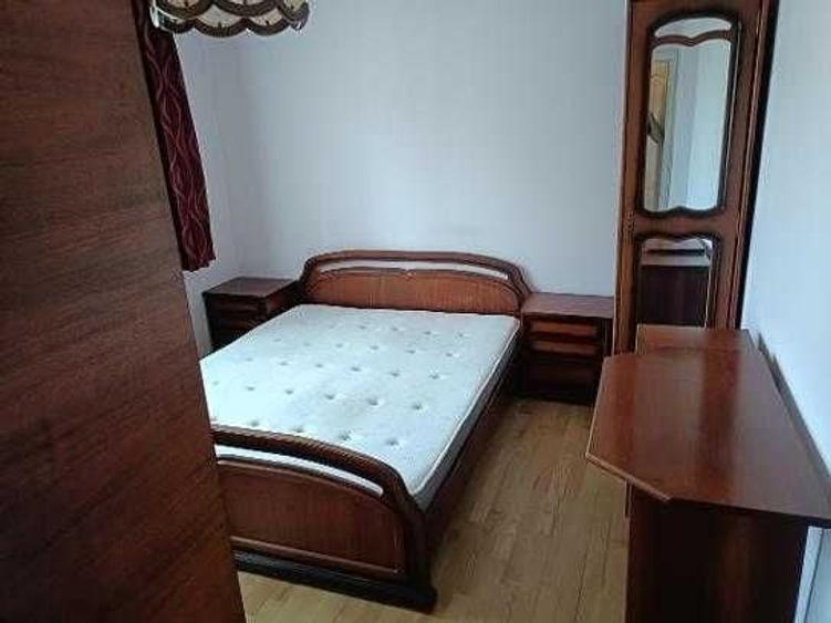Apartament cu 3 camere decomandat în Petros