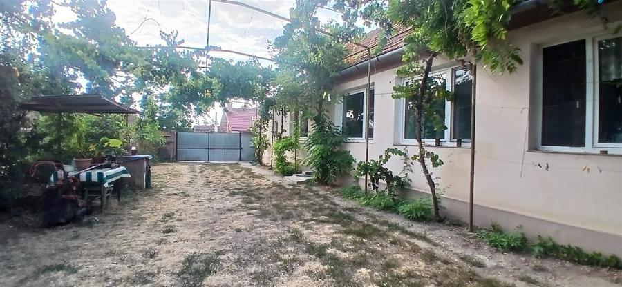 RECO Casa cu teren generos in Girisu de Cris - 1