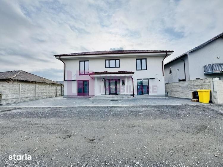 Casă cu 8 camere cu Teren 824 Mp în Central