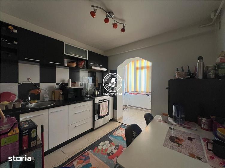 Apartament cu 3 camere decomandat în Nicolina