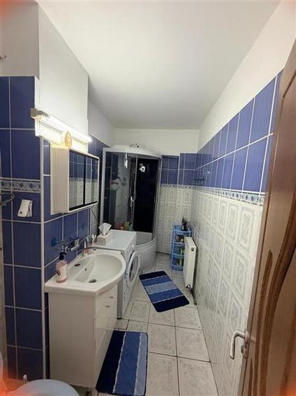 Apartament cu 3 camere decomandat, mobilat în Dacia