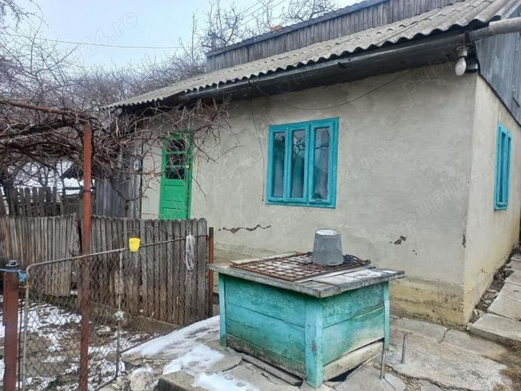 Casă cu Teren 3000 Mp în Zvoriștea