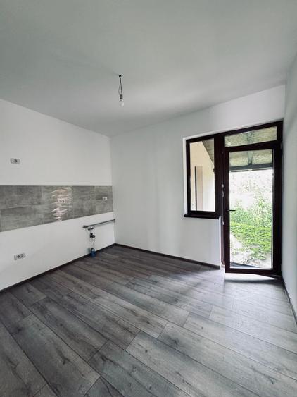 Duplex cu 5 camere cu Teren 400 Mp în Chișoda