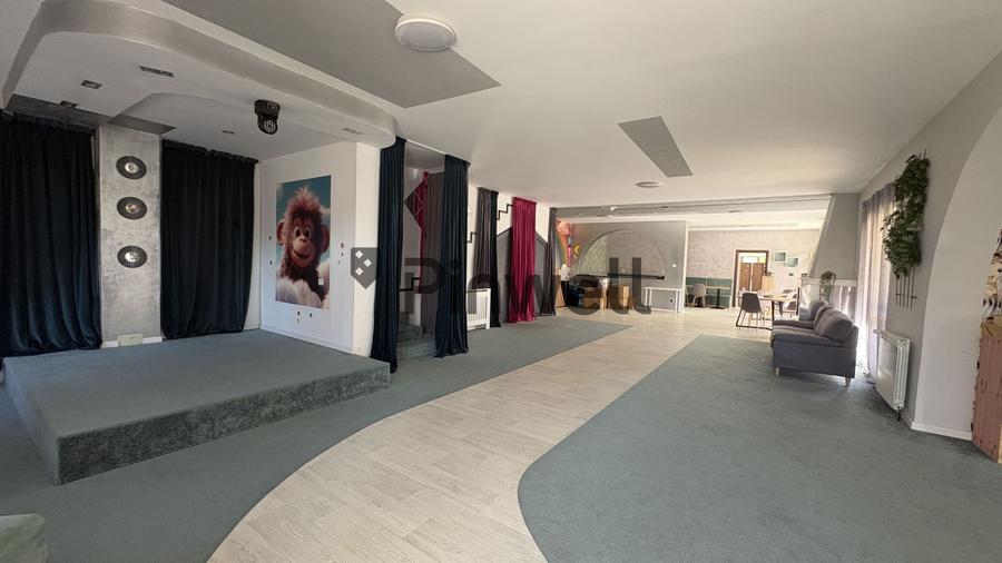 Casă individuală cu 8 camere cu Canalizare în Nord