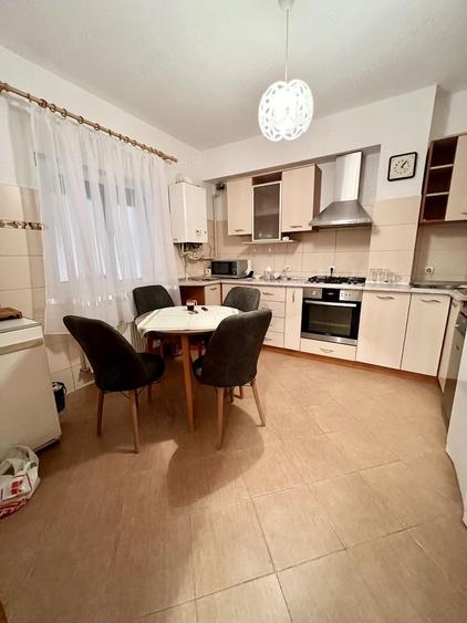 Apartament cu 4 camere decomandat în Central