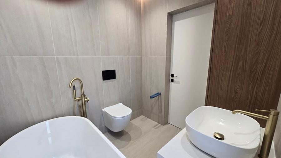 Apartament cu 3 camere decomandat în Turda