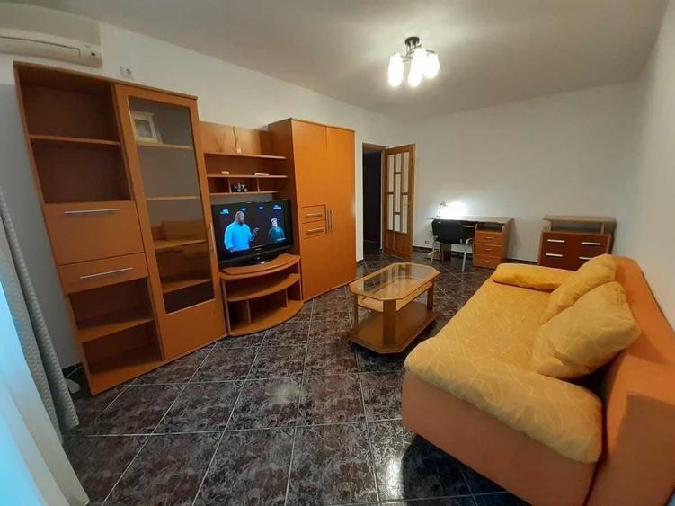 Apartament cu 2 camere decomandat în Runcu