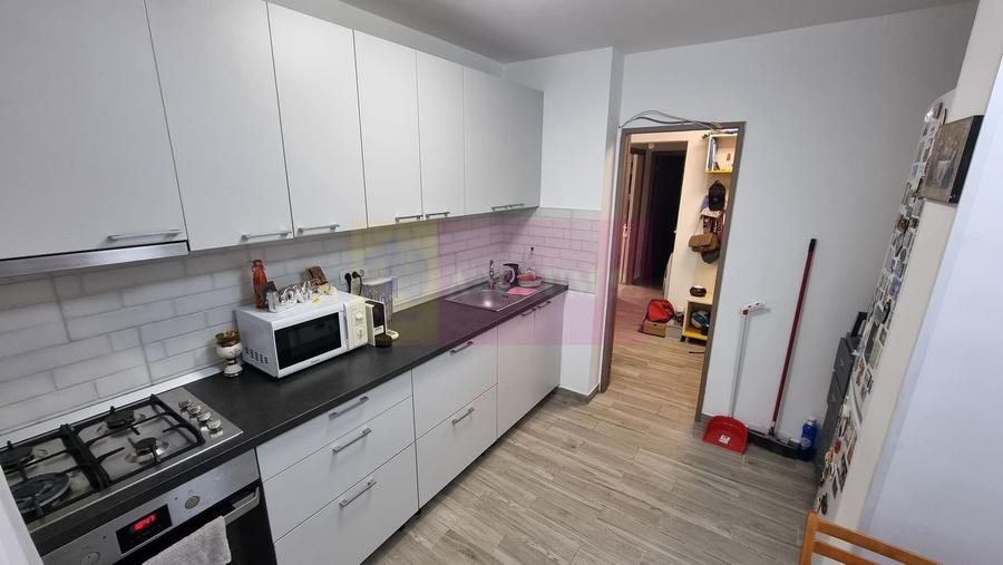 Apartament cu 3 camere decomandat în P-ța Reșița