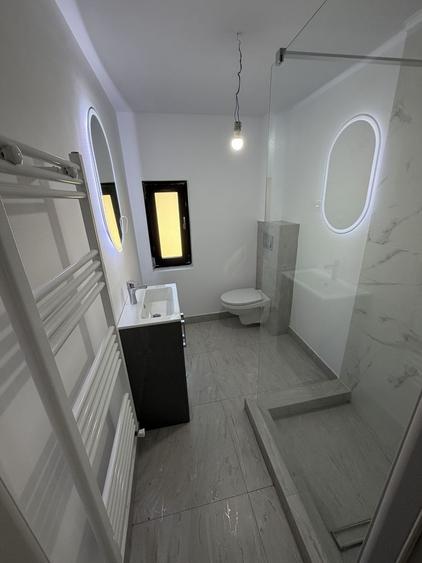 Apartament cu 4 camere decomandat în Poiana