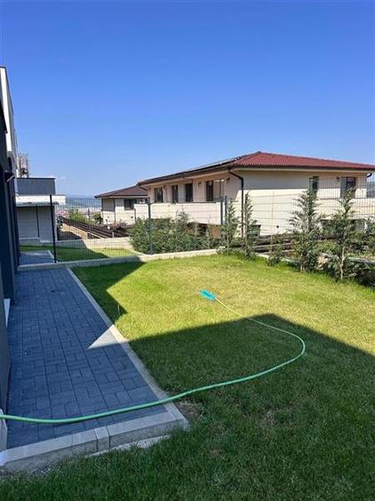 Duplex cu 5 camere cu Canalizare în Florești