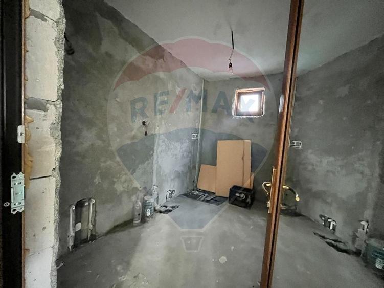 Casă individuală cu 5 camere cu Teren 1300 Mp în Lungulețu