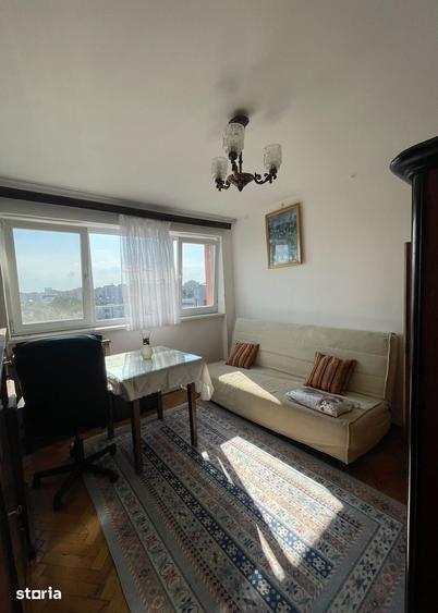 Apartament cu 3 camere semidecomandat în Obor
