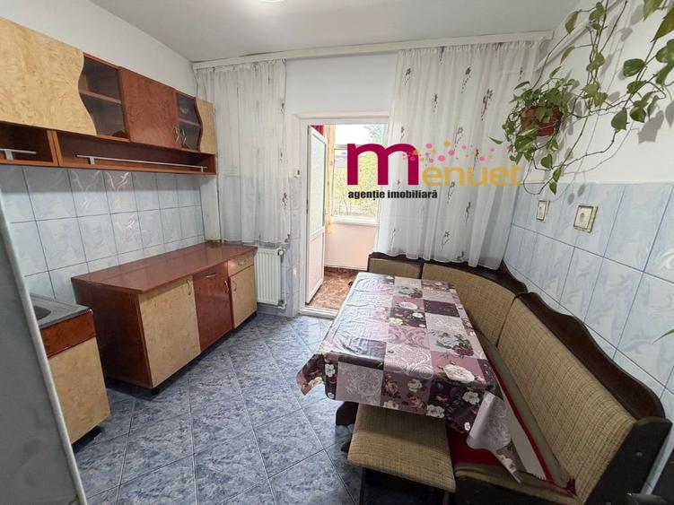 Apartament cu 3 camere decomandat în E3