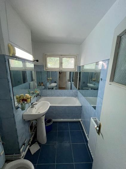 Apartament cu 2 camere semidecomandat în Podu Roș
