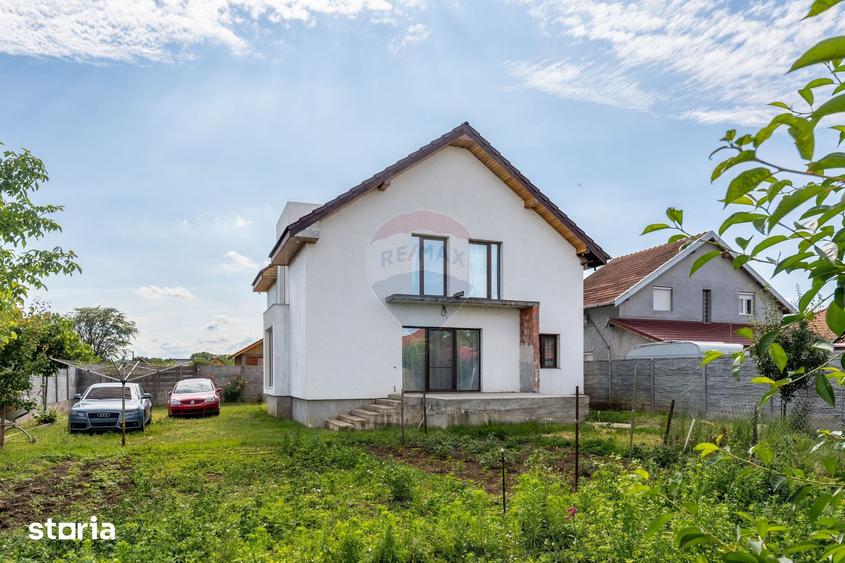 Casă cu 5 camere cu Teren 620 Mp în Macea