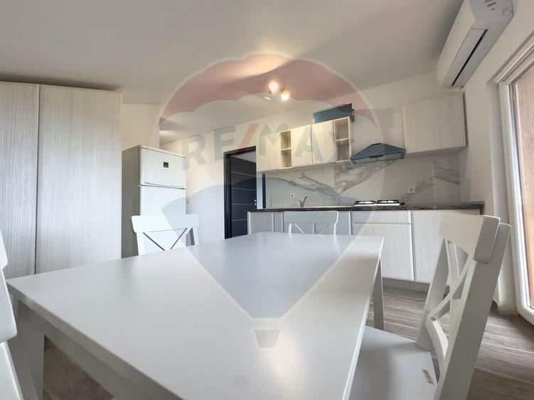 Apartament cu 3 camere decomandat, mobilat în Central