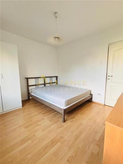 Apartament cu 3 camere decomandat în Tineretului