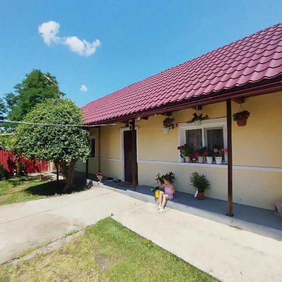 Casă cu 3 camere cu Teren 2200 Mp în Central