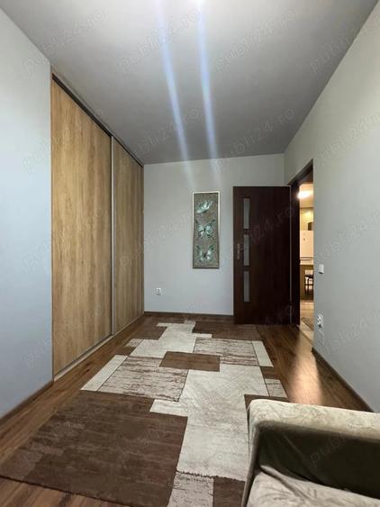 Apartament cu 3 camere semidecomandat în Central