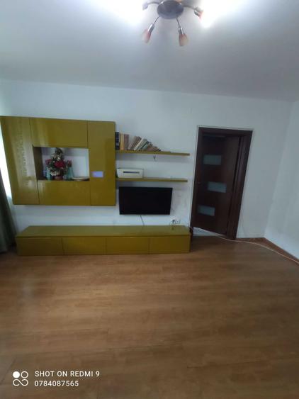 Apartament cu 2 camere semidecomandat în 1 Mai