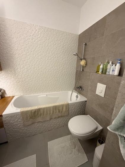 Apartament cu 4 camere decomandat, mobilat în Central