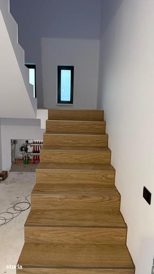 Casă cu 5 camere cu Teren 405 Mp în Crevedia