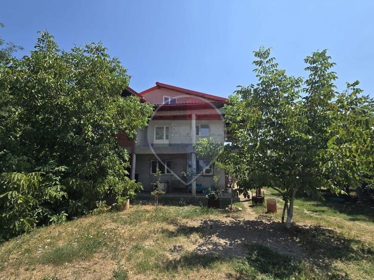 Casă individuală cu 6 camere cu Teren 2600 Mp în Bulbucata