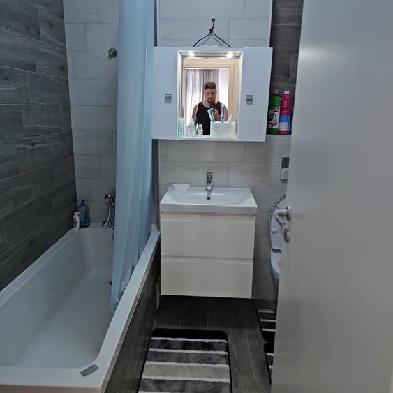 Apartament cu 3 camere decomandat, mobilat în Rahova