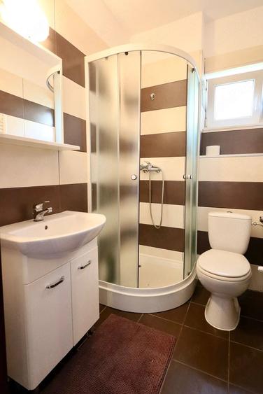 Apartament cu 3 camere semidecomandat în Subcetate