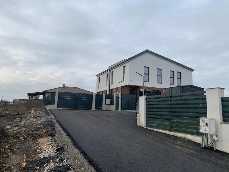 Casă cu Teren 420 Mp în Dezmir