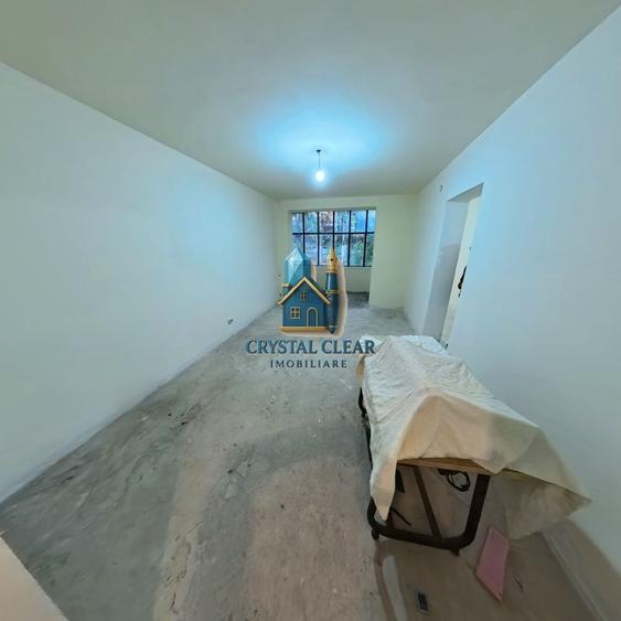 Apartament cu 3 camere semidecomandat în Aleea Carpați