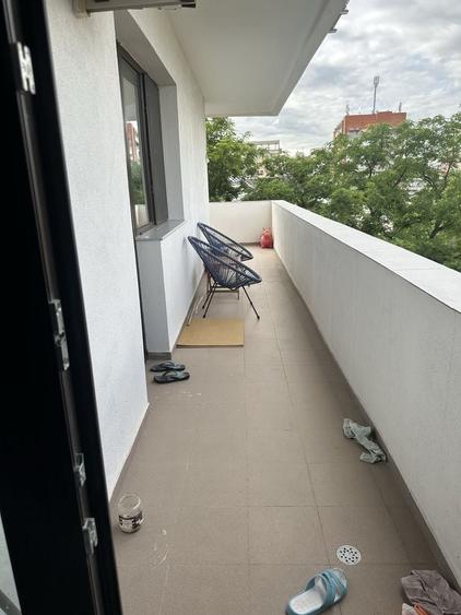 Apartament cu 3 camere decomandat în Rovine