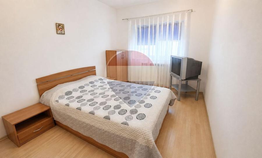Duplex cu 13 camere cu Teren 240 Mp în Cioplea