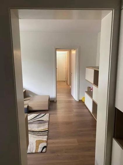 Apartament cu 3 camere semidecomandat, mobilat în Titan