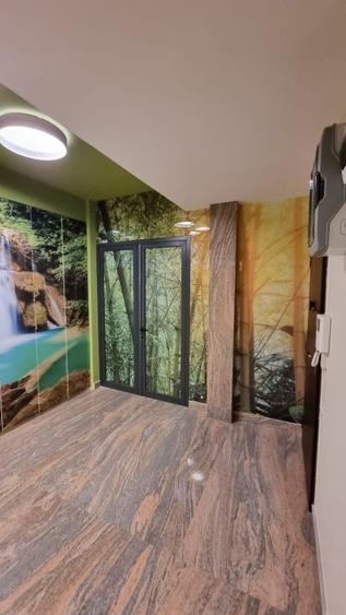 Penthouse cu 5 camere decomandat, mobilat în Central
