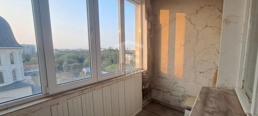 Apartament cu 3 camere decomandat în Berceni