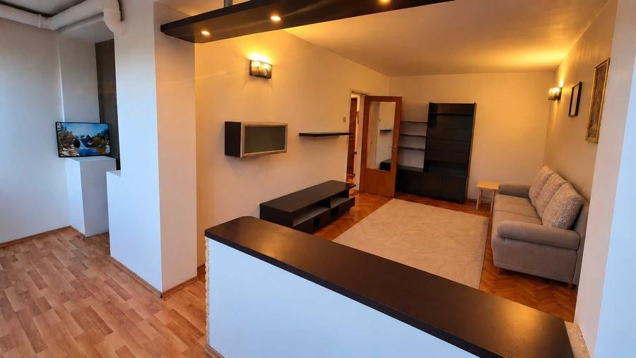 Apartament cu 3 camere semidecomandat în Exterior Vest