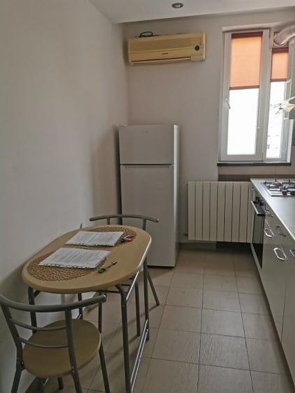 Apartament cu 2 camere semidecomandat în Bucur Obor