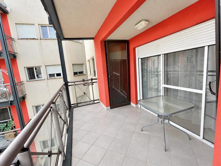 Apartament cu 3 camere decomandat în Torontalului